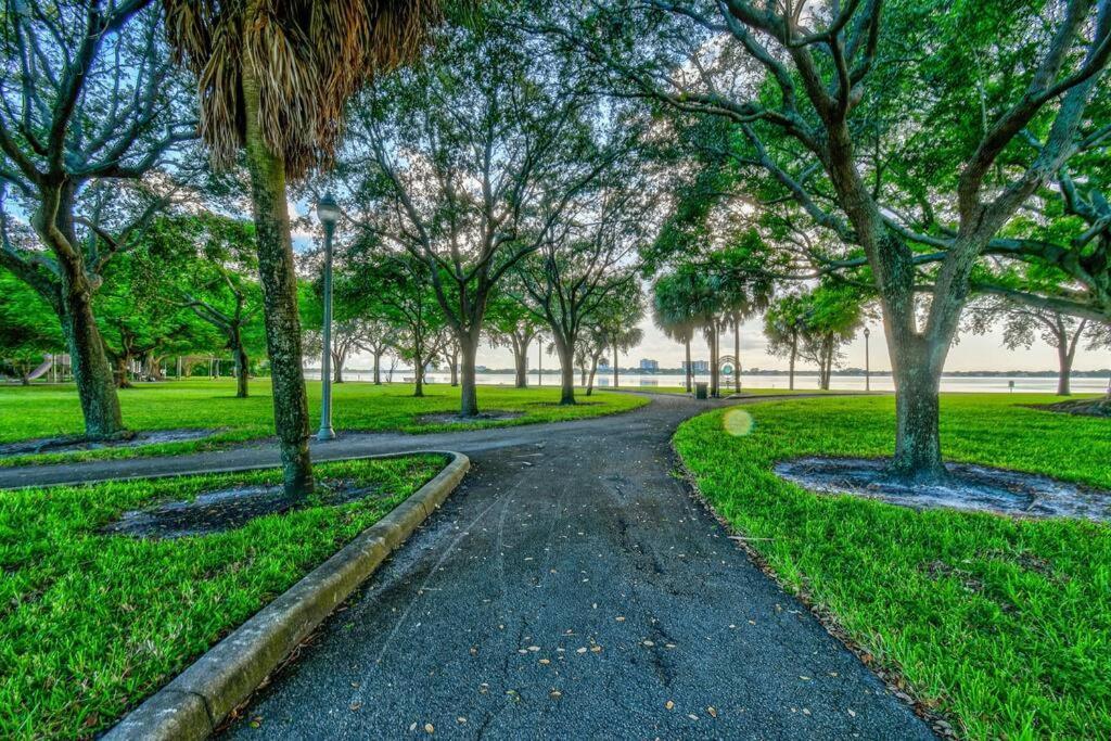 Tropical Beach & Lakefront Home ウェストパームビーチ エクステリア 写真